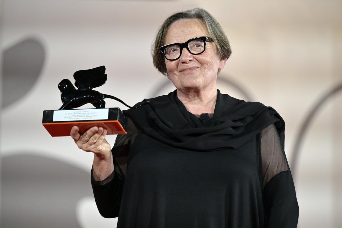La regista polacca Agnieszka Holland riceve il Premio speciale della Giuria alla Mostra di Venezia foto Ansa