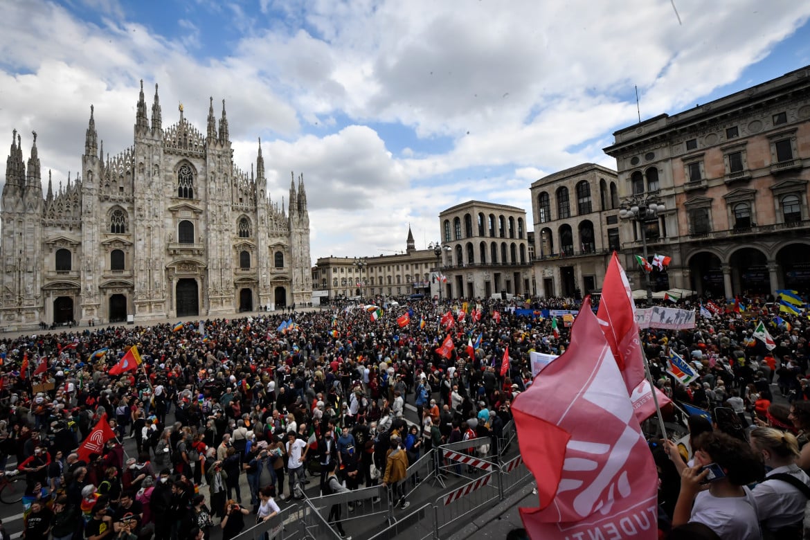 Piazza Duomo a Milano il 25 aprile del 2022