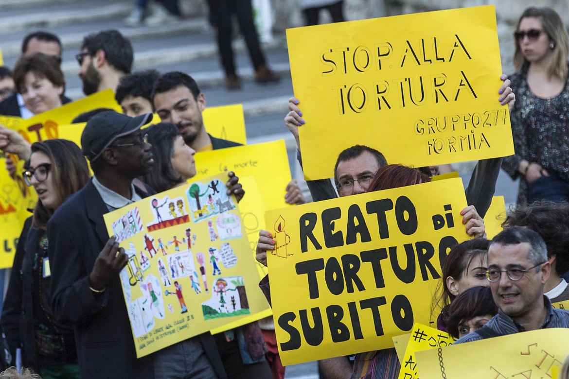 Tortura, Renzi dica se sta con il Sap e Salvini