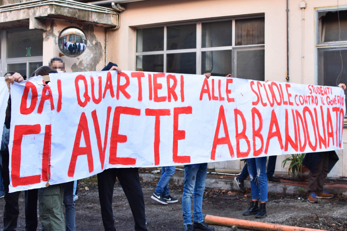 Roma, nuova protesta degli studenti: occupata una vecchia stazione