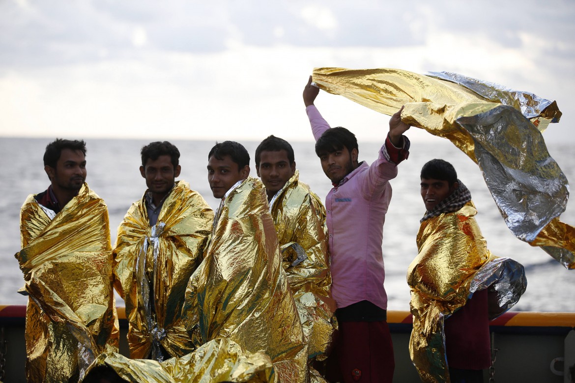 Migranti, chi infligge colpi mortali al codice morale