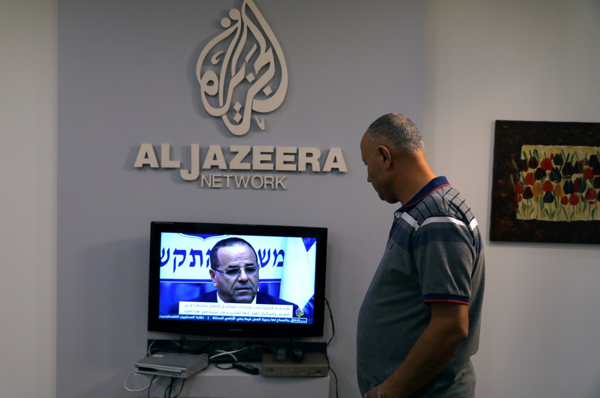 Israele spegne al Jazeera: raid negli uffici a Gerusalemme