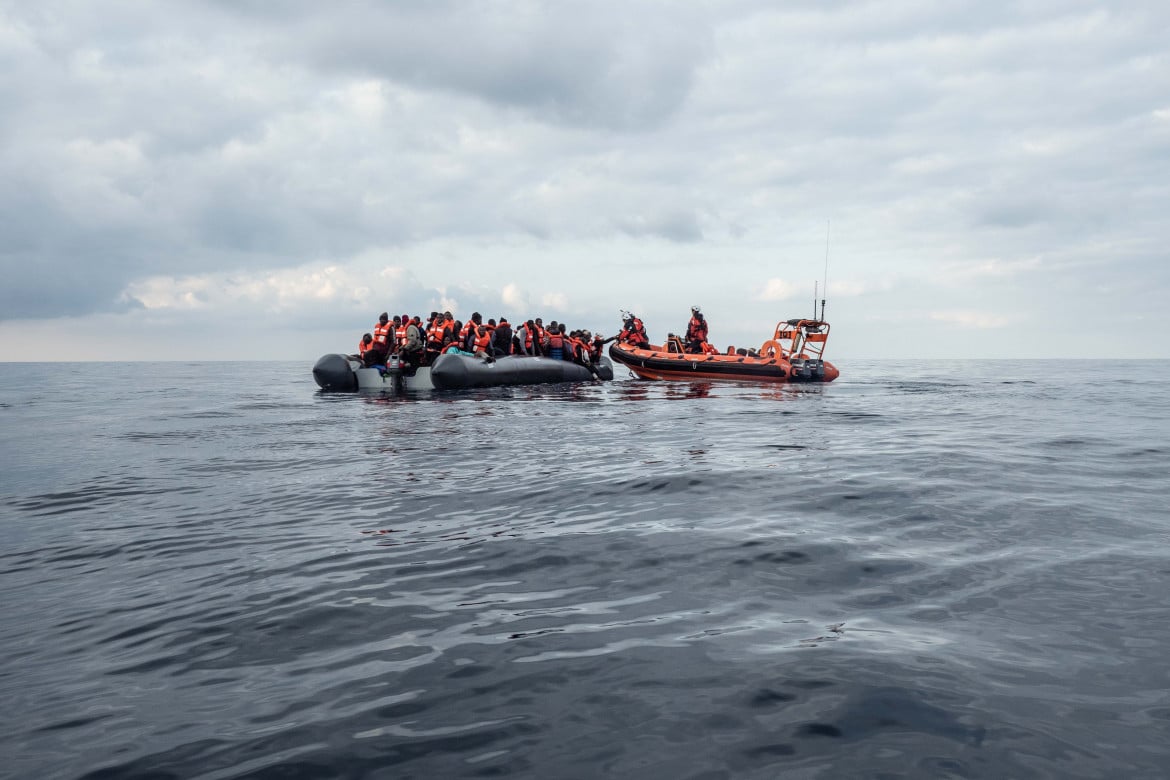 Nuovo soccorso della Sea-Watch 3, oltre 100 naufraghi messi in salvo
