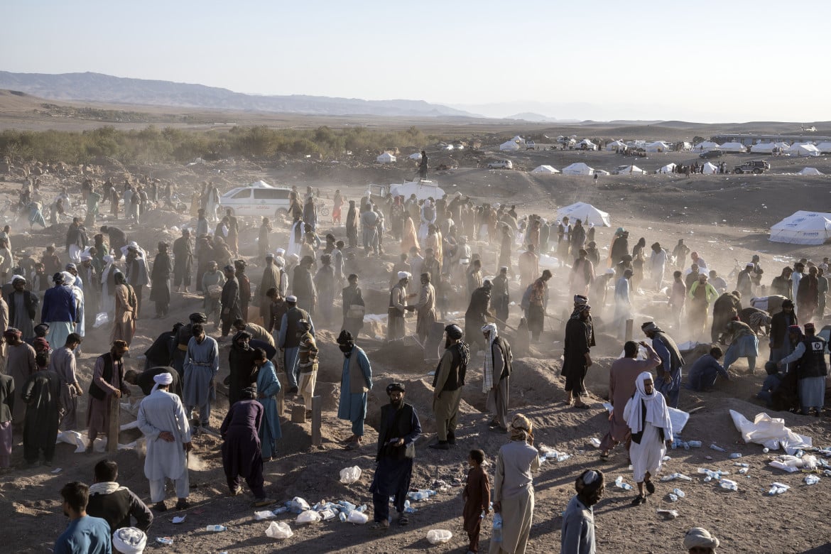 Sisma in Afghanistan, migliaia di morti e aiuti col contagocce