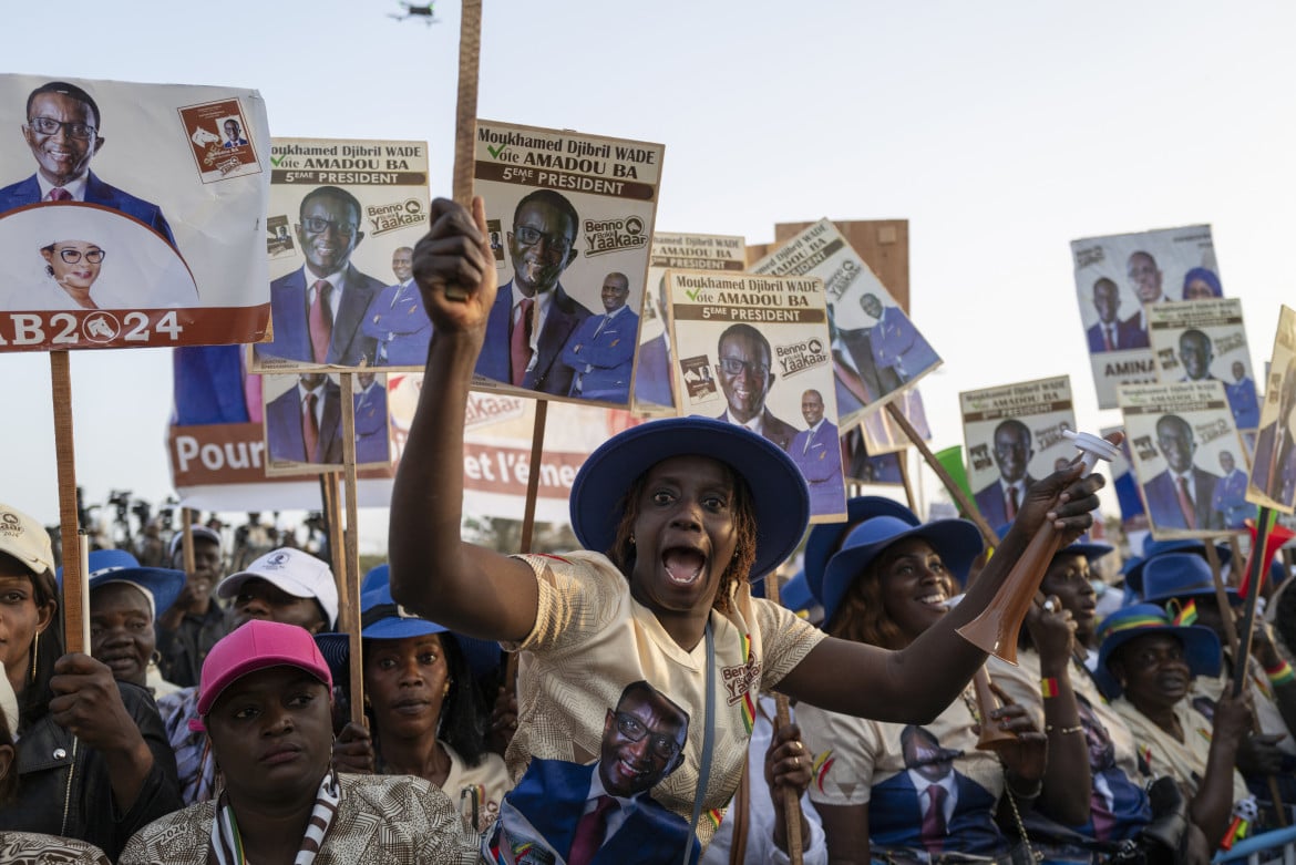 Emigrare o votare, milioni di giovani senegalesi decidono le presidenziali di oggi