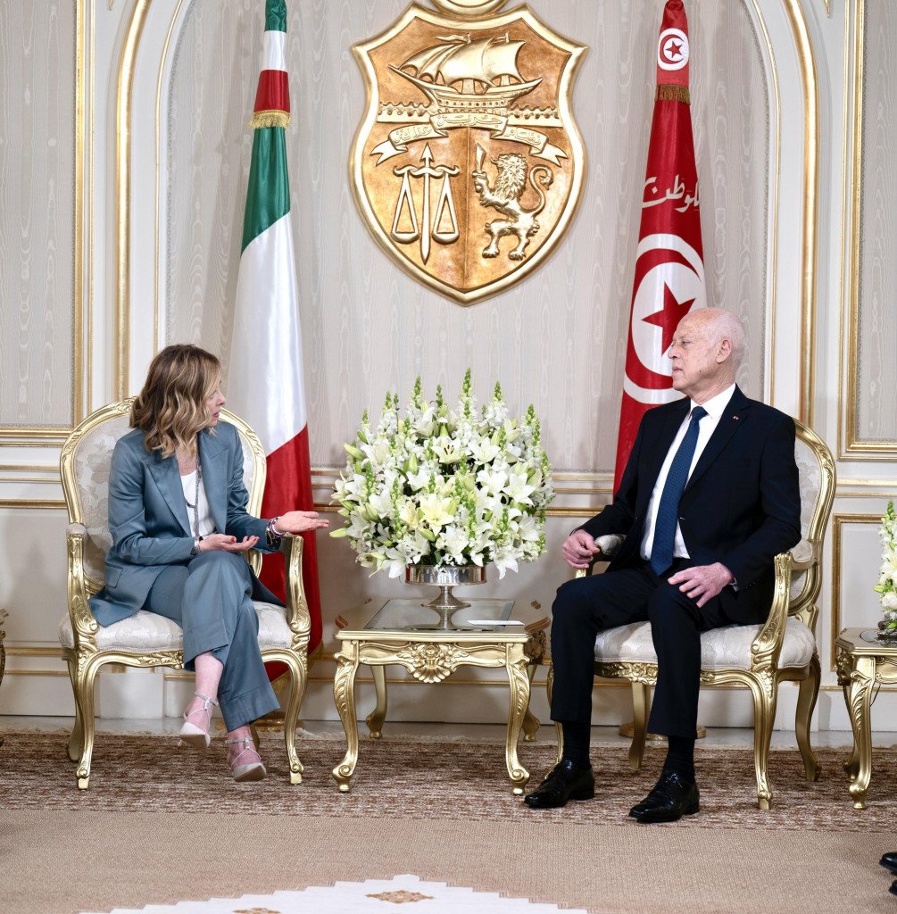 Giorgia Meloni incontra il presidente tunisino Kais Saied foto Ansa
